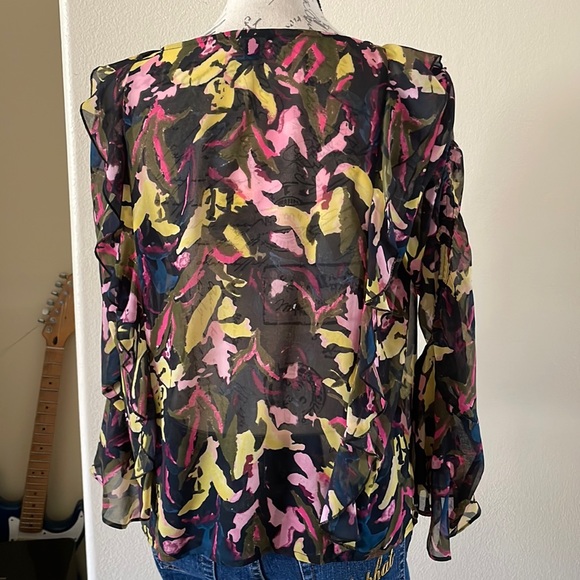 Guess Ruffled Floral Blouse - Picture 6 of 12